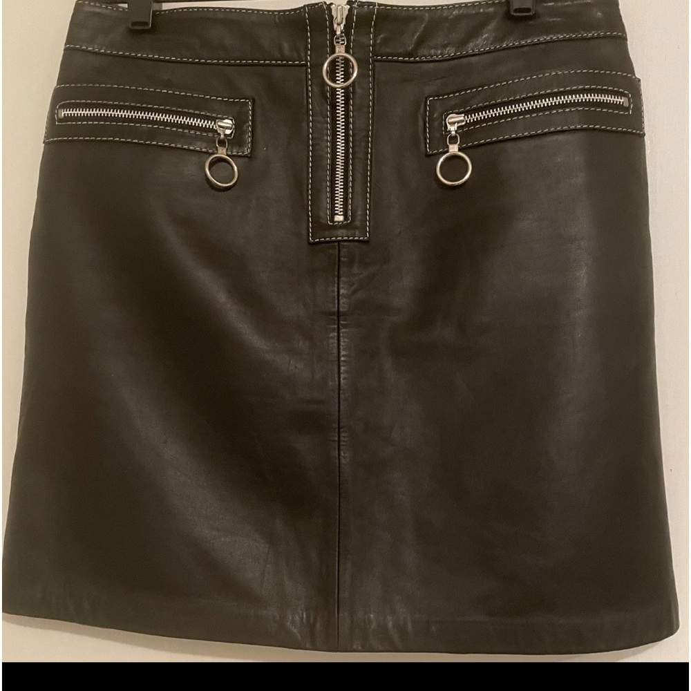 Michael Kors LeatherSkirt size 6.Two front pockets.Looks like brand new.18”long